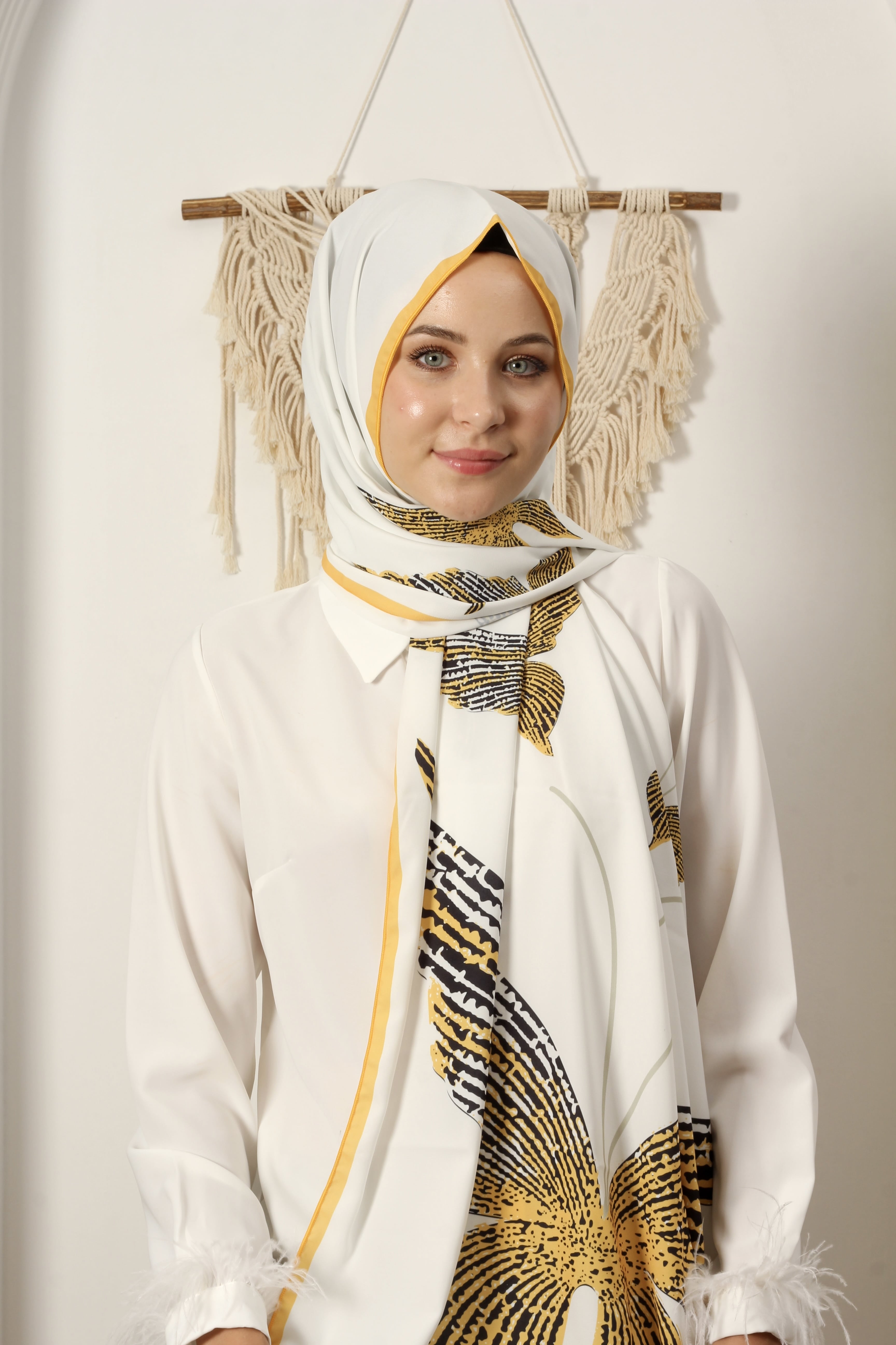 Ay Mina by Dilek Akhisarlı 8676-03 Tasarım Kelebek Desenli Sarı Şal